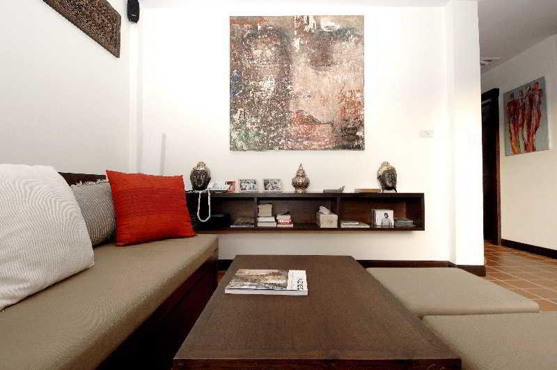 Gate Apartment *