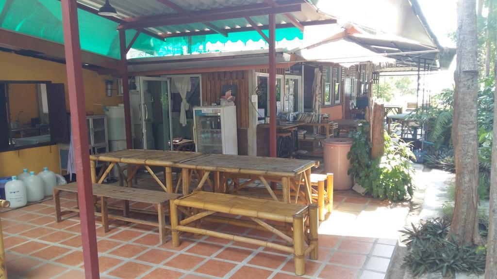 บ้านสนมณีโฮมสเตย์ Bansonmanee Holiday park *