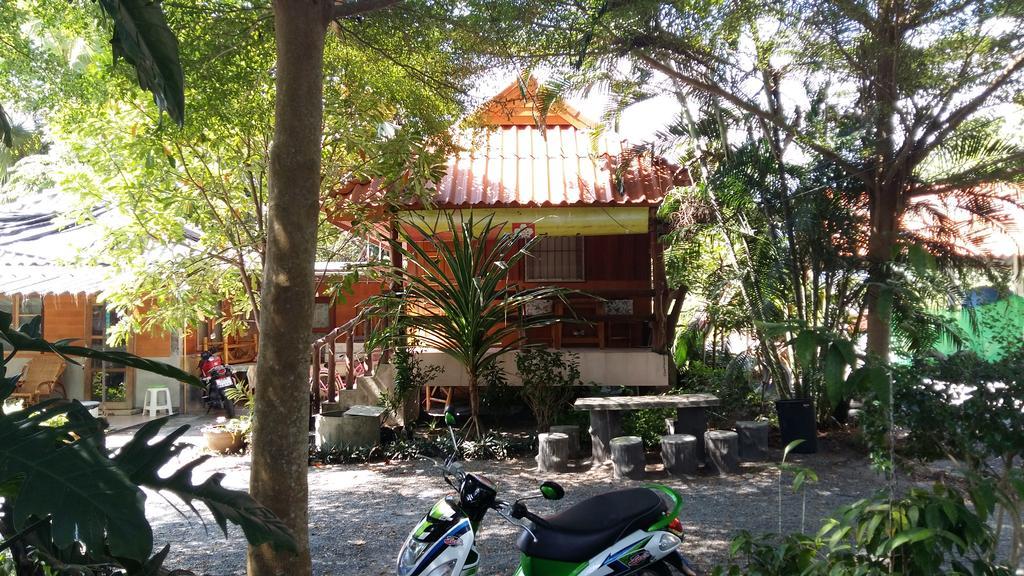 บ้านสนมณีโฮมสเตย์ Bansonmanee Holiday park *