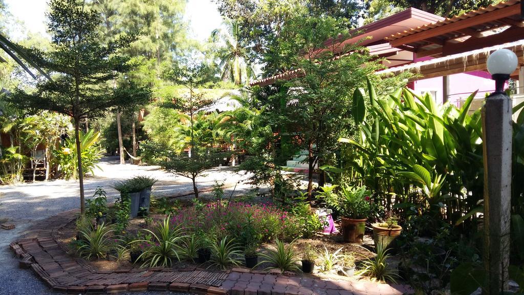 Holiday park บ้านสนมณีโฮมสเตย์ Bansonmanee Khanom