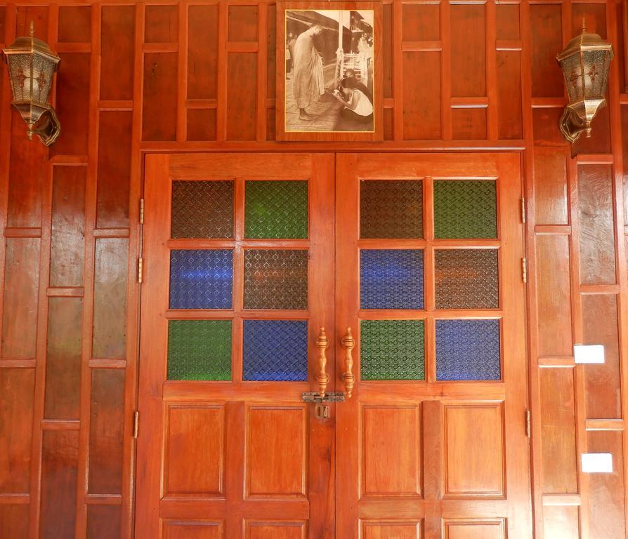 Resort Golden Teak