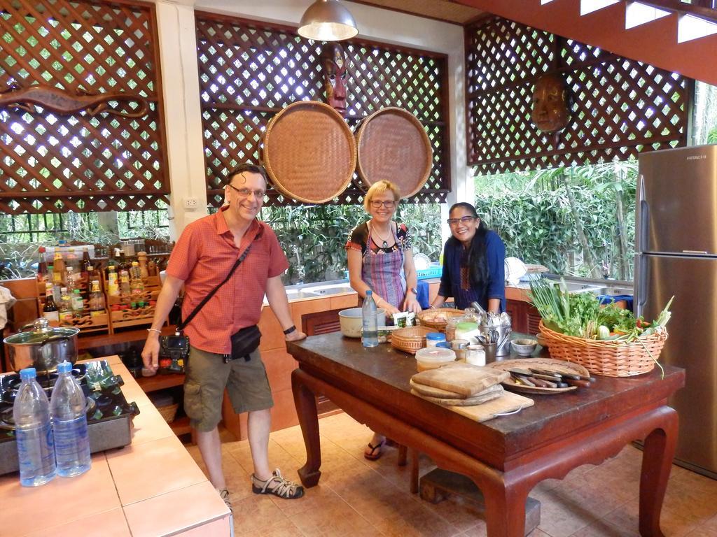 Resort Golden Teak Saraphi
