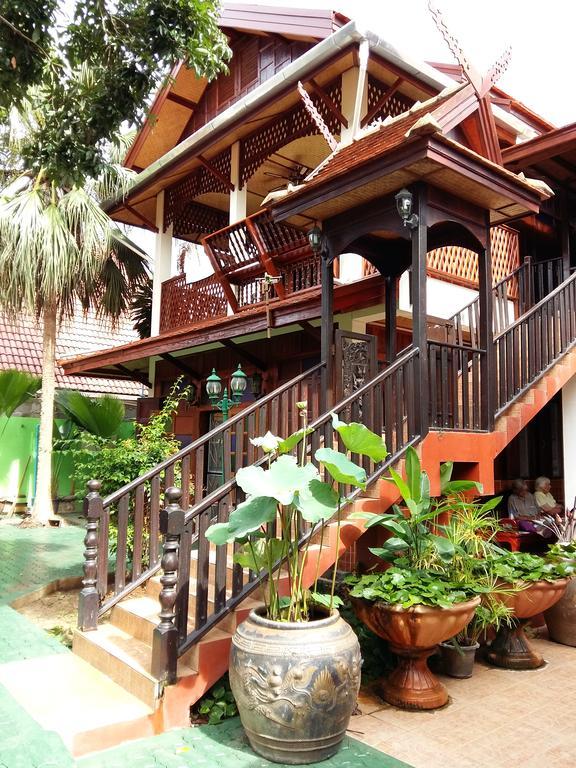 Resort Golden Teak Saraphi