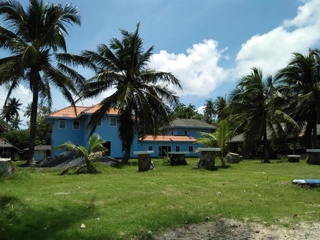 Happy Days Resort *