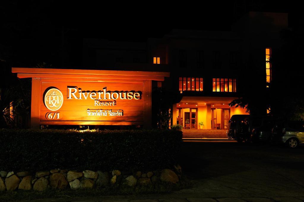 Resort Riverhouse