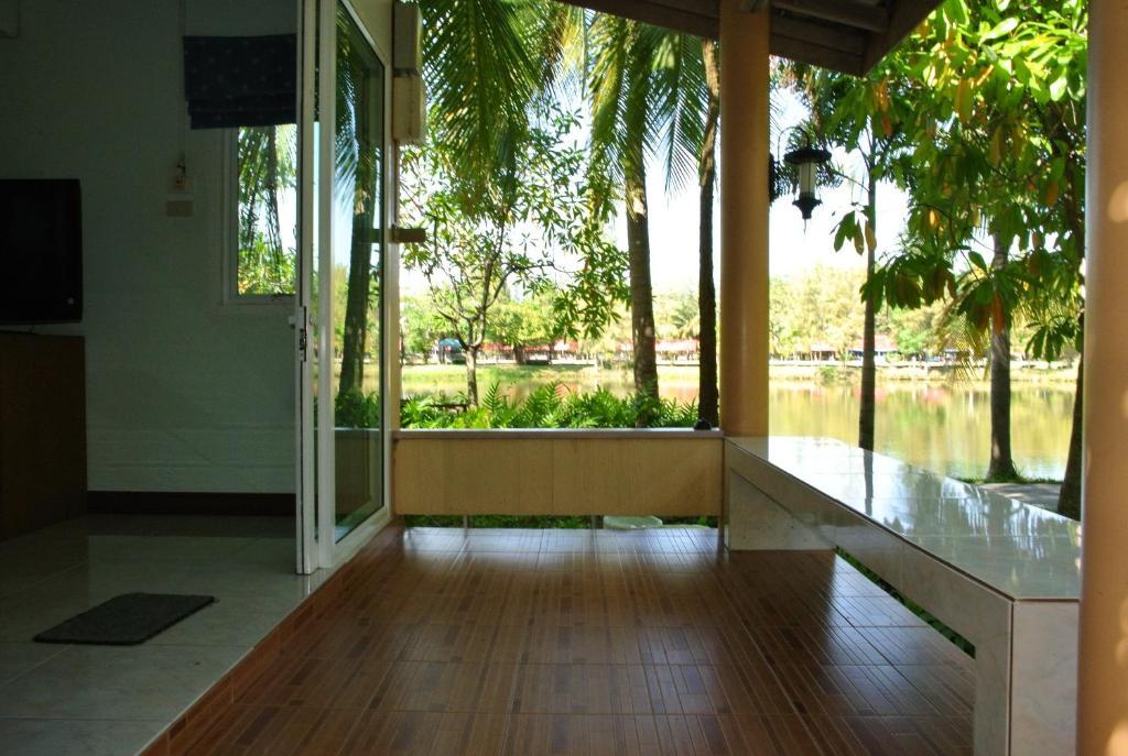 Cha-am Fishing And Hotel Phetchaburi