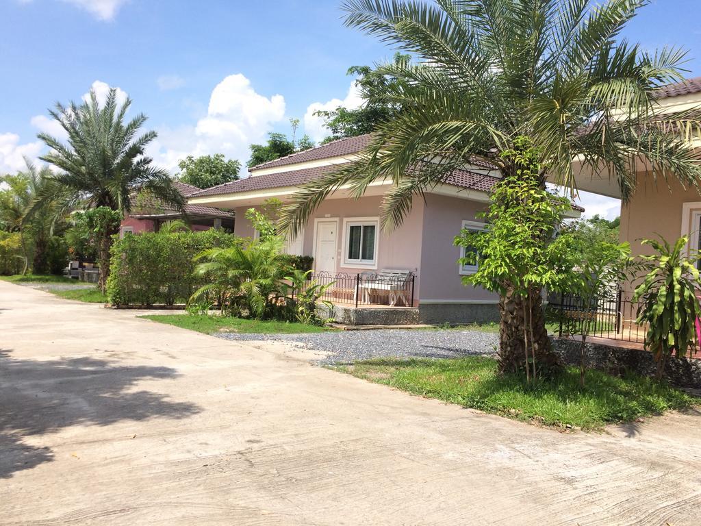Nadee Holiday park 2*