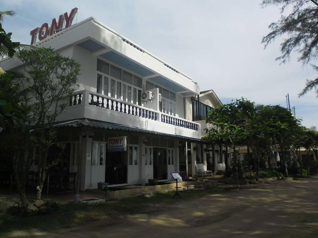 Tony And Restaurant * Karon