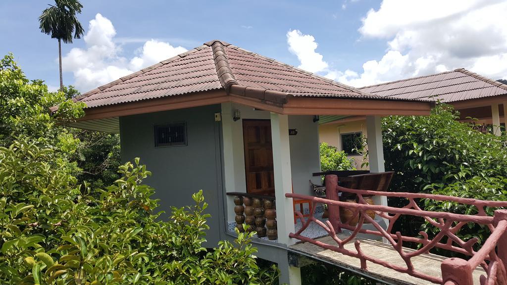 Khao Sok Jungle Huts Resort 3*