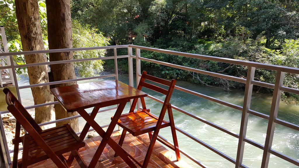 Khao Sok Jungle Huts Resort 3*