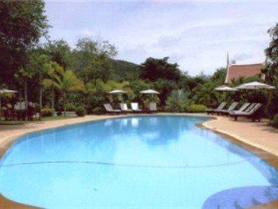 Resort Petchvarin And 3*