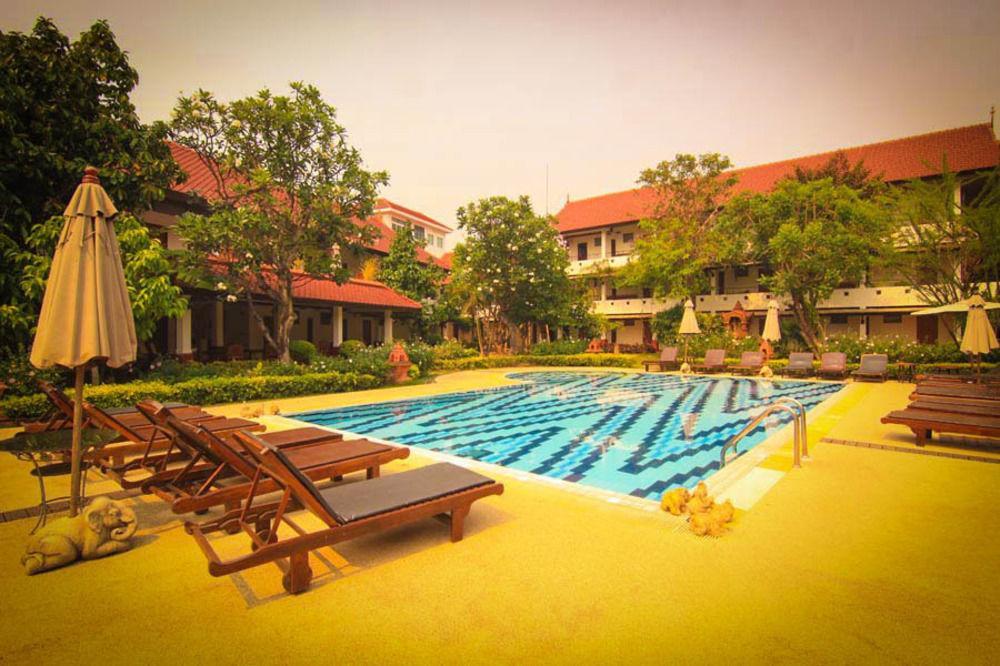 Karinthip Village Resort 3*