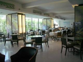 Laemtong Serviced Aparthotel Si Racha