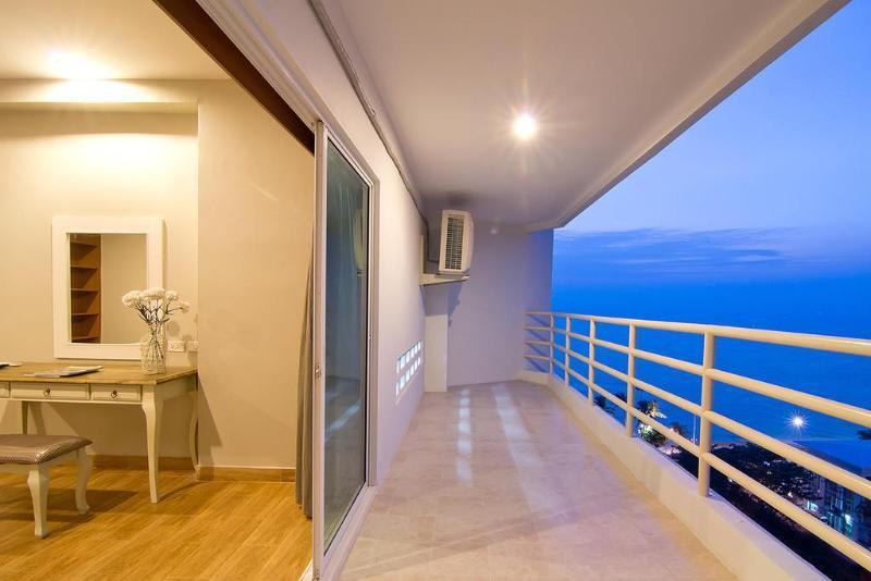 Hotel V8 Seaview Jomtien Beach