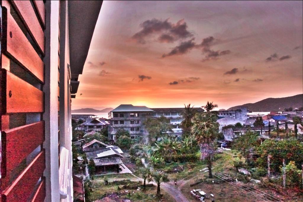 V Place Aparthotel