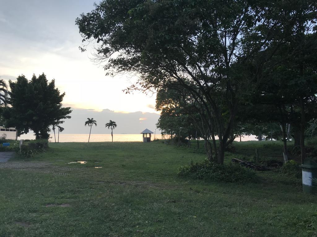 Baan Dhewaran Beachfront Villa *
