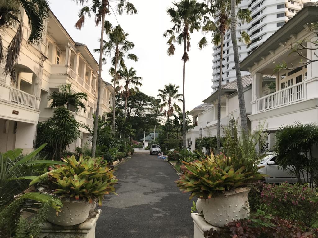 Baan Dhewaran Beachfront Praia de Jomtien