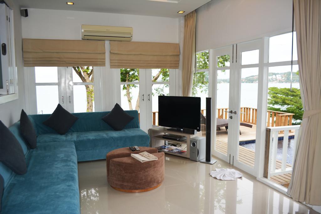 Replay Pool Beachfront Samui Resort