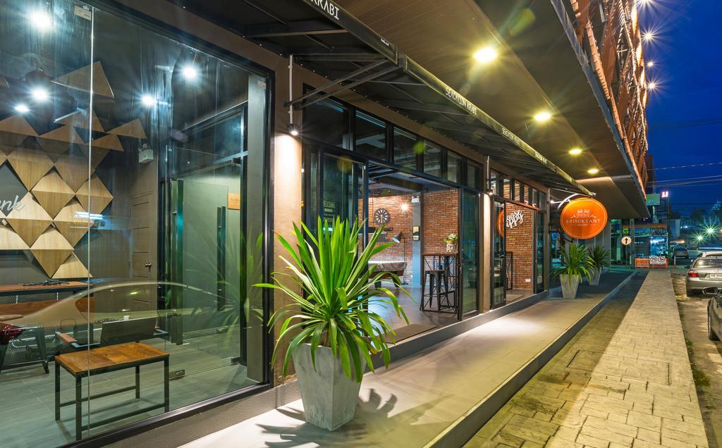 Srisuksant Square Hostel *