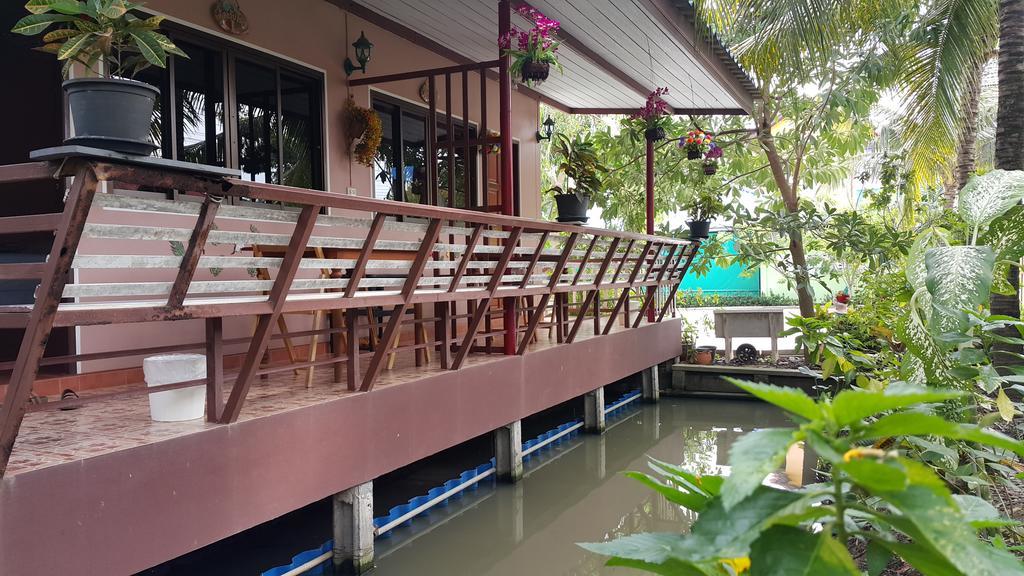 Warakorn Baansuan Homestay Amphawa