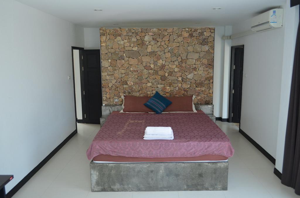 Sumalee Pool Villa *