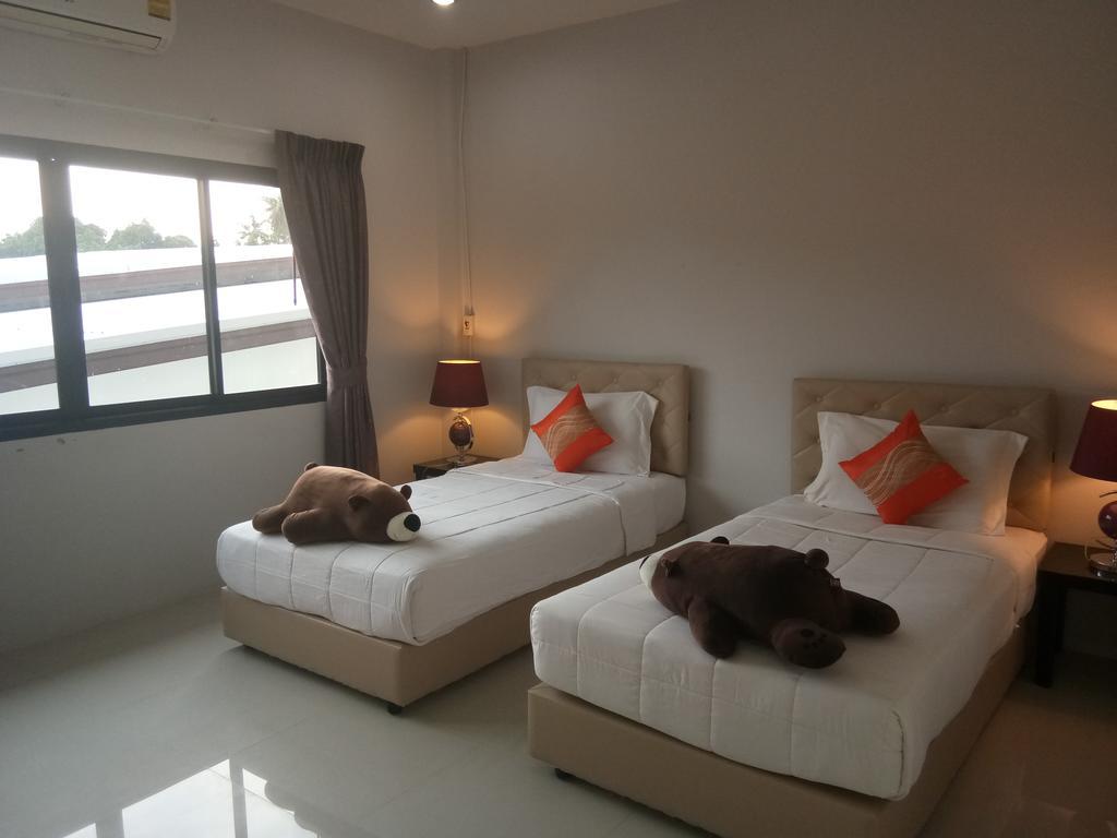 Noppharat & Backpacker Ao Nang