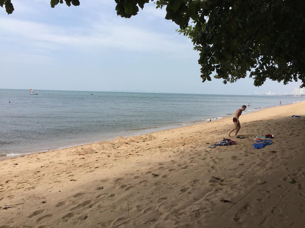Baan Dhewaran Beachfront * Na Chom Thian