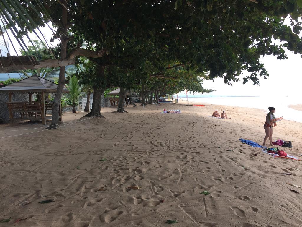 Baan Dhewaran Beachfront Villa *