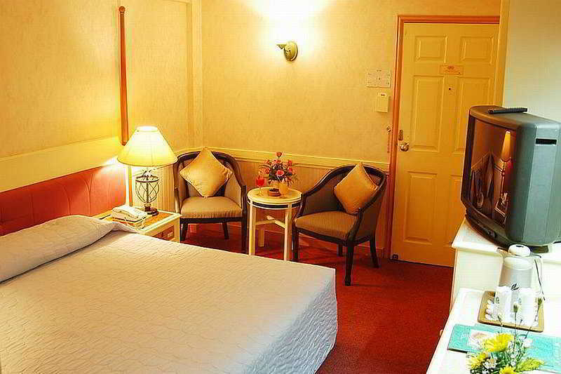 Royal Pacific Hotel 3*