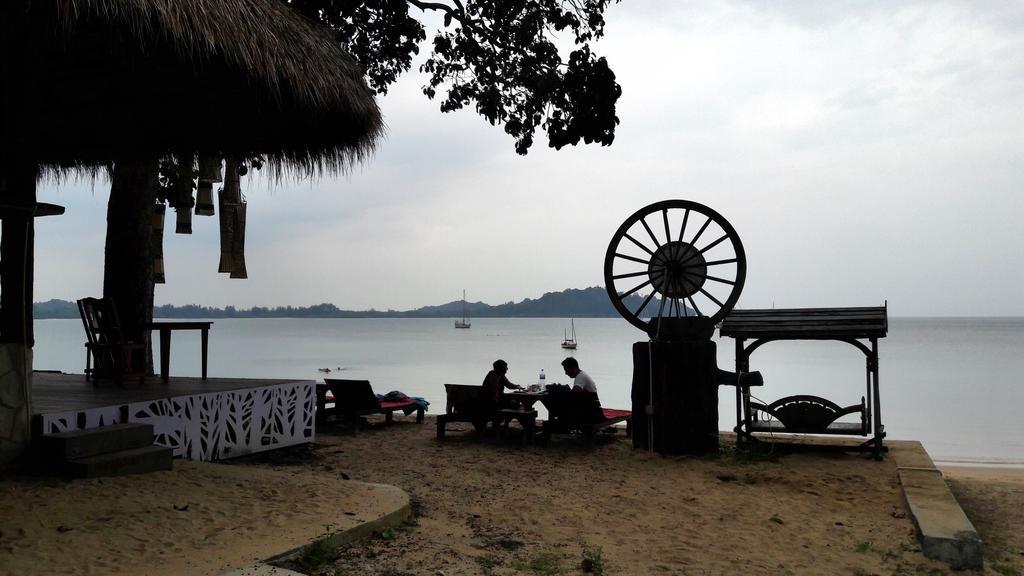 The Sun And Restaurant Resort