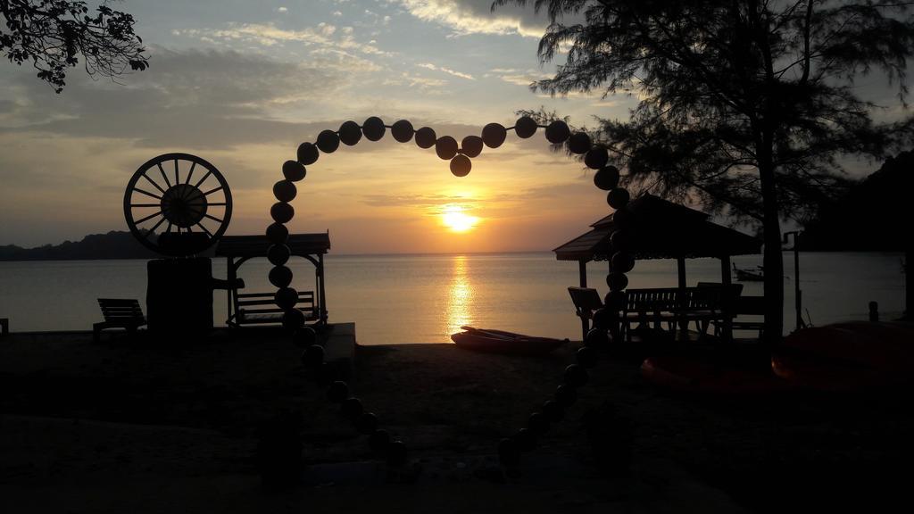 The Sun And Restaurant Koh Phayam