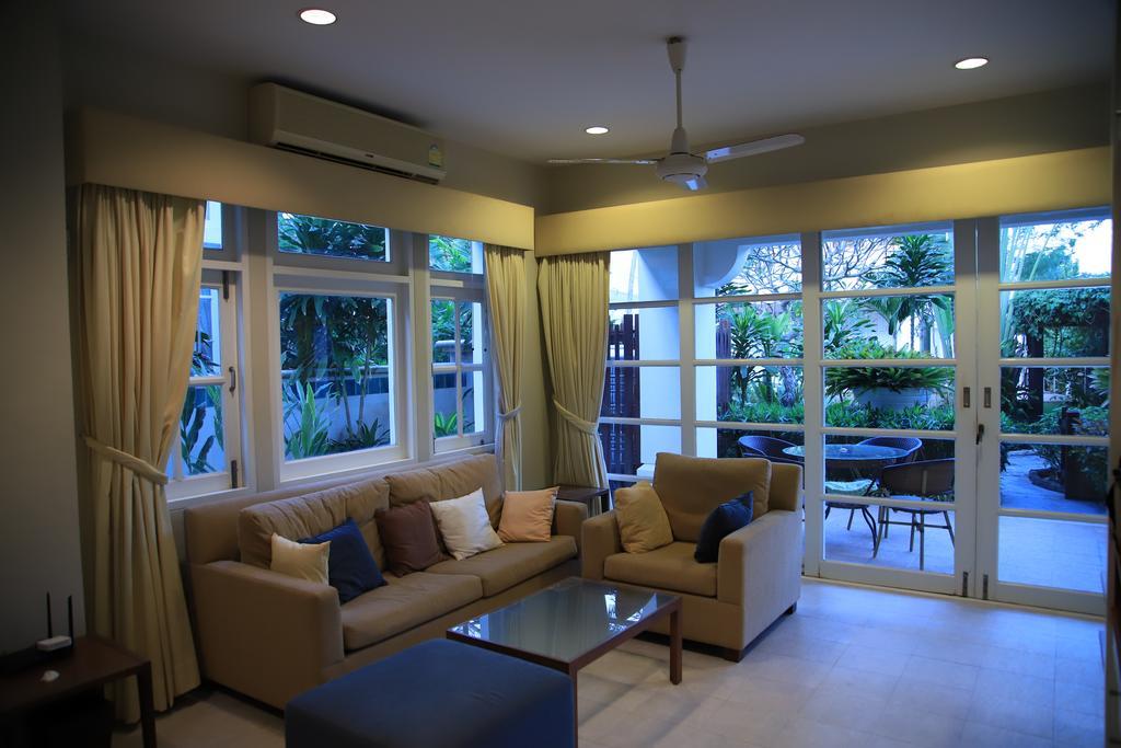 Baan Dhewaran Beachfront Na Chom Thian