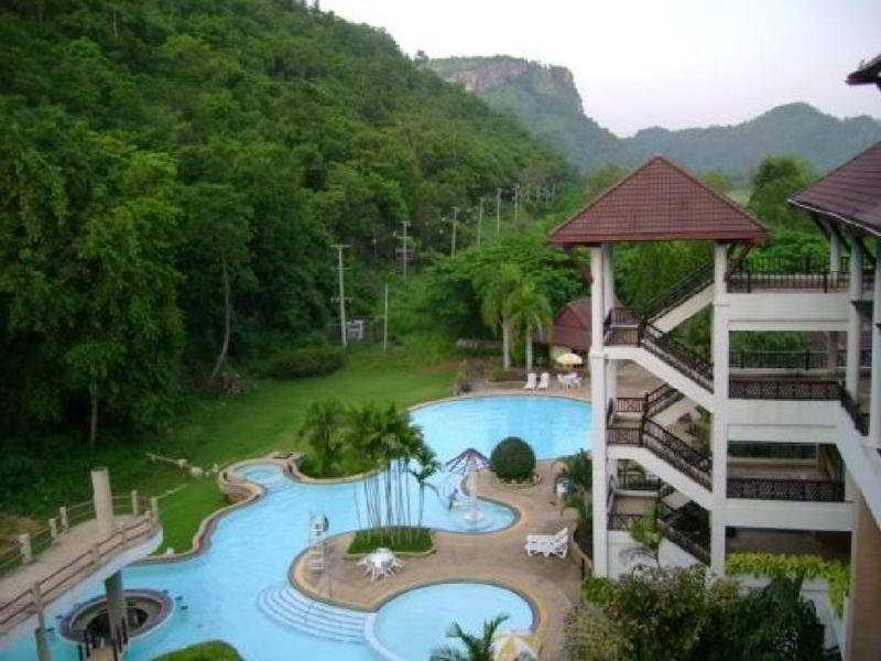 Mandarin Golden Valley And Hotel