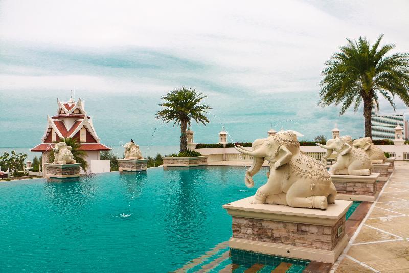 Grand Pacific Sovereign & Resort 5*