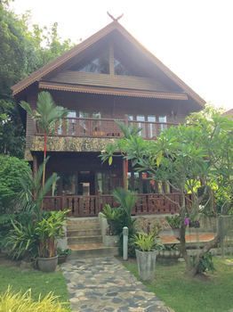 Baan Laem Noi *