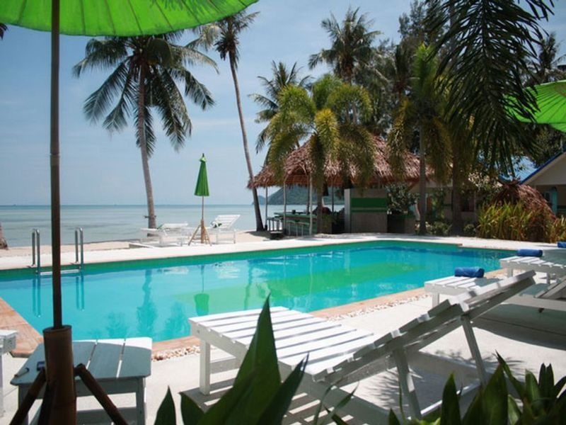 Resort Lime N Soda Beachfront 3*