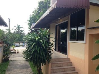 Hotel Oyo 325 Naiyang Thalang