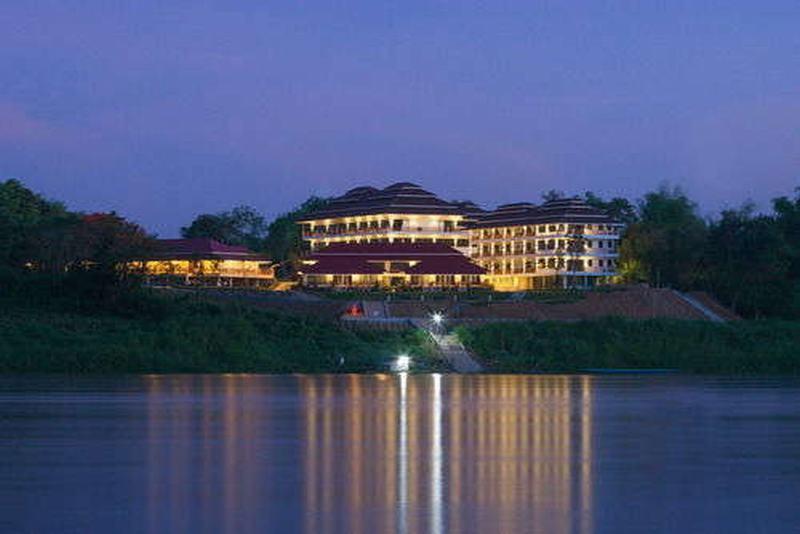 Resort Chiangkhan River Mountain