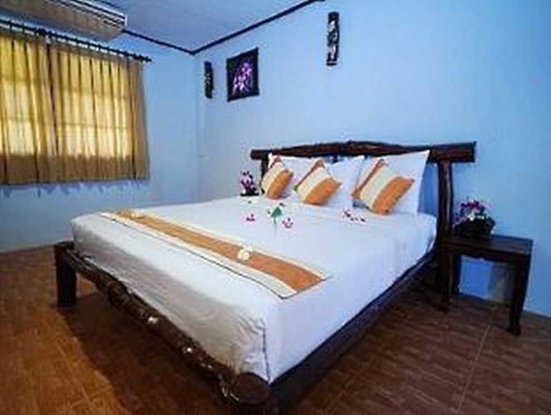Alongkot Hotel 2*