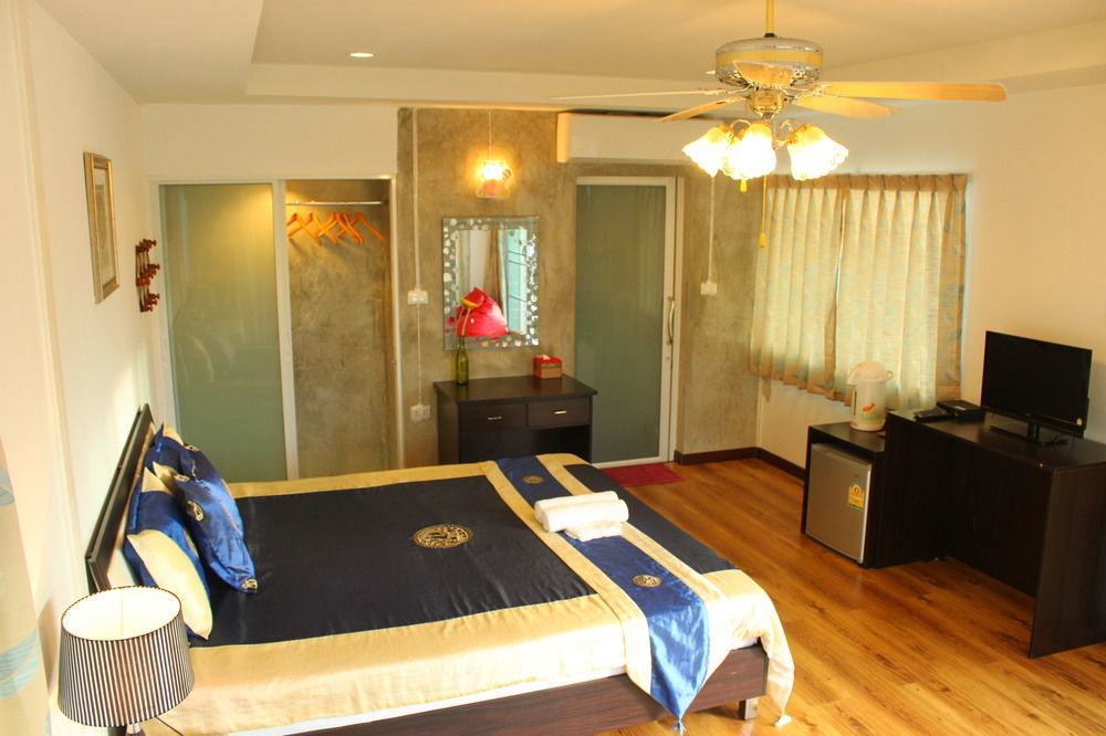 Hotel The Happiness Suan Phueng