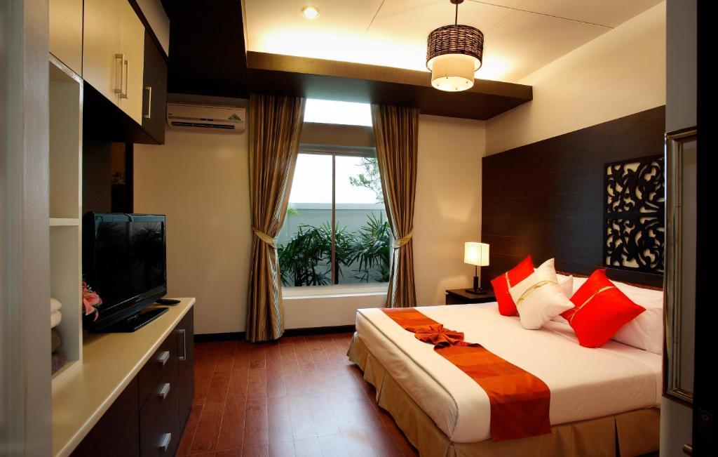 Tachawan & Restaurant Resort Chalong
