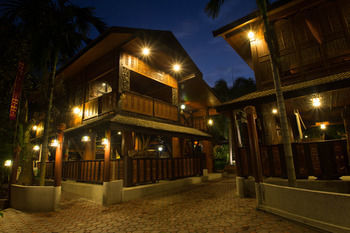 Heuan Parittapa Lanna Baan Tawai Chiang Mai