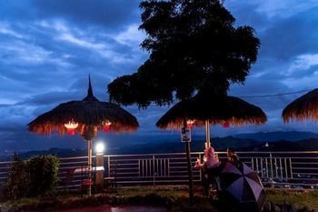 Phumaketawan Hotel 2*