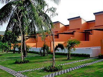 Sunshine Pool Pran Buri