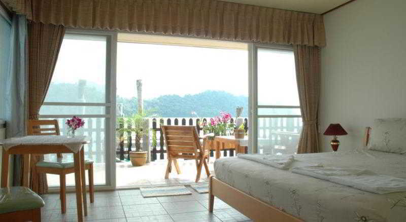 Island View 3*
