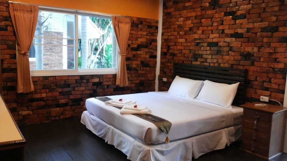 Hotel Adang Island
