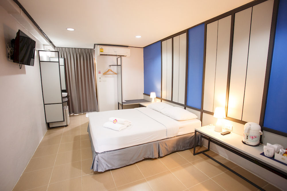 Regent Ngamwongwan Hotel 3*
