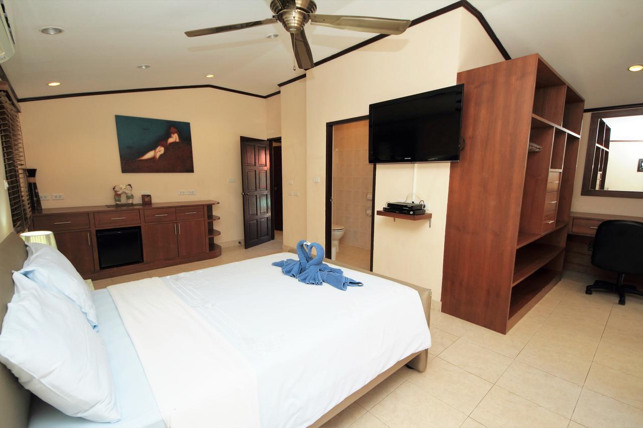 Fleur At Beachfront With Private Pool And 20m To Beach