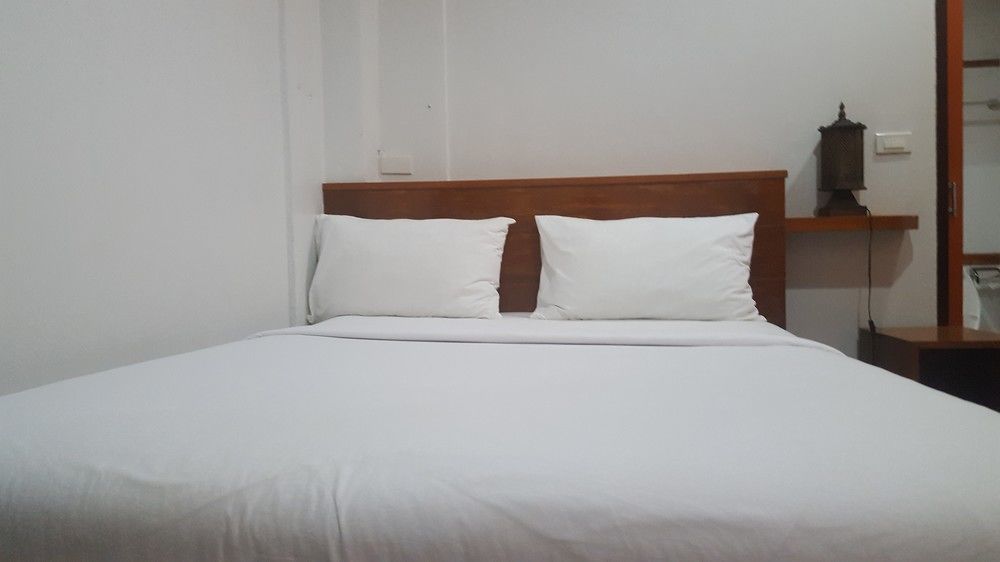 Hotel First And Frang - Koh Phangan 2*