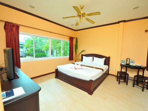 Baan Faa Talaychan Resort